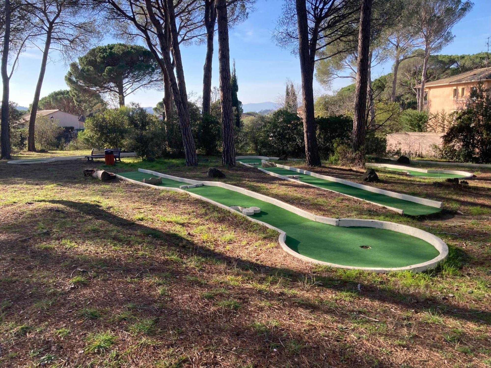 Charmant 2 Pieces Au Coeur Des Golfs De Saint Raphael Eksteriør billede