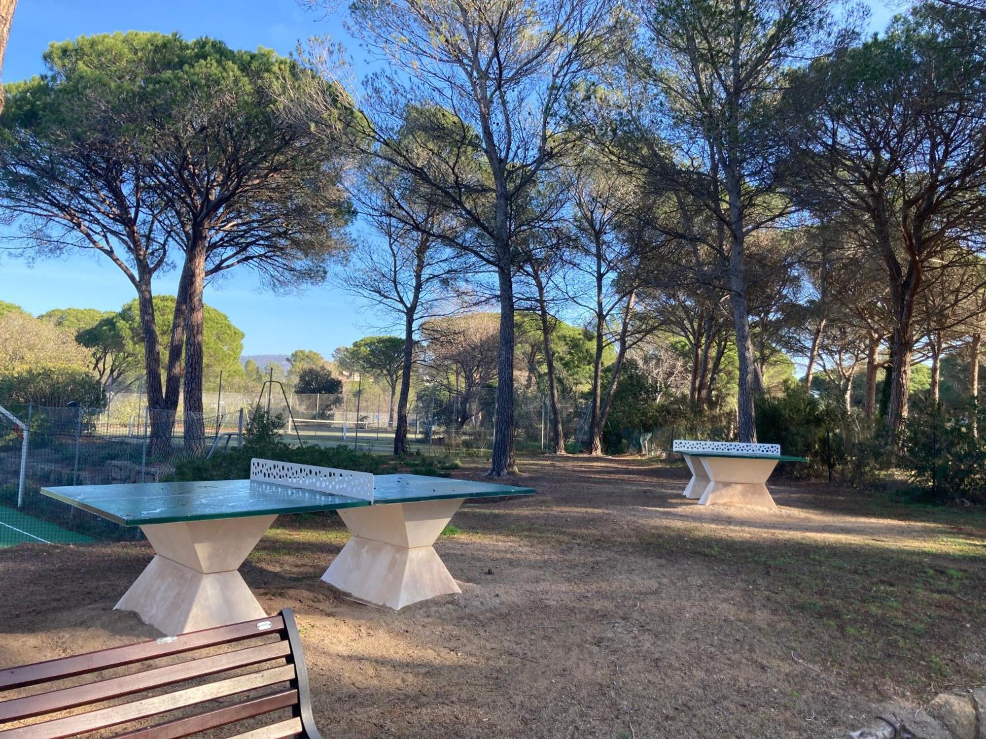 Charmant 2 Pieces Au Coeur Des Golfs De Saint Raphael Eksteriør billede
